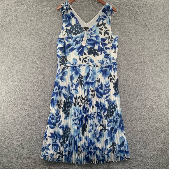 Talbots Dresses & Skirts - Talbots Blue Floral Pleated Sleeveless Dress